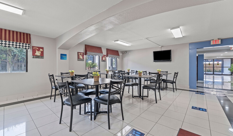 More Photos Of 11002 Northwest Fwy, Houston Hotel For Sale