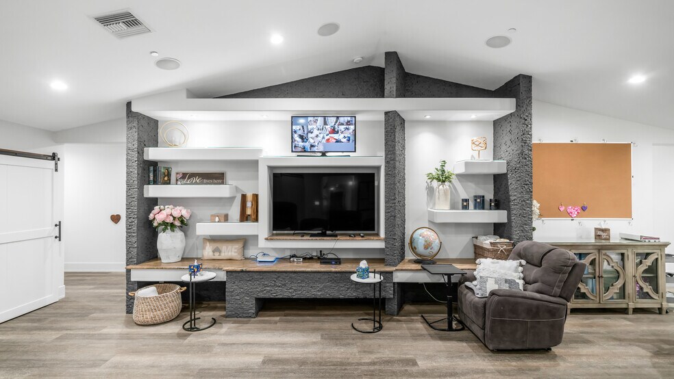 More Photos Of 9823 E Jenan Dr, Scottsdale Continuing Care Retirement Community For Sale