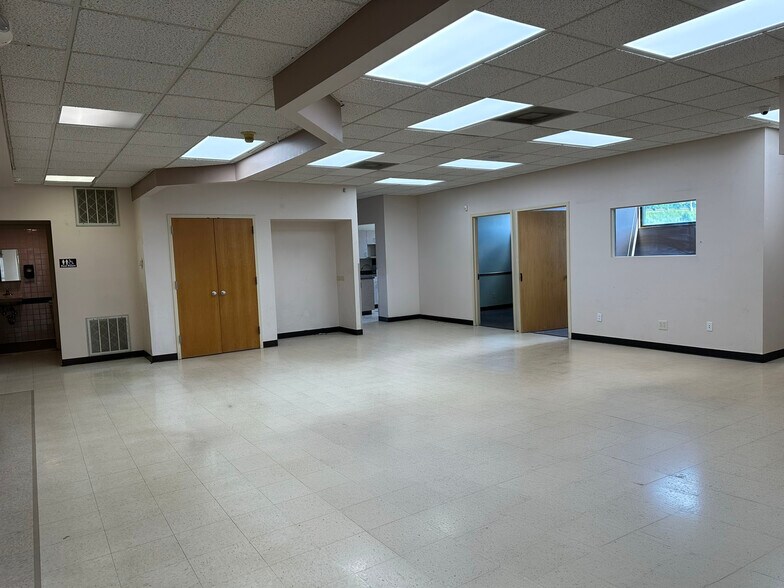 More Photos Of 961 Canal St, Syracuse Medical For Sale