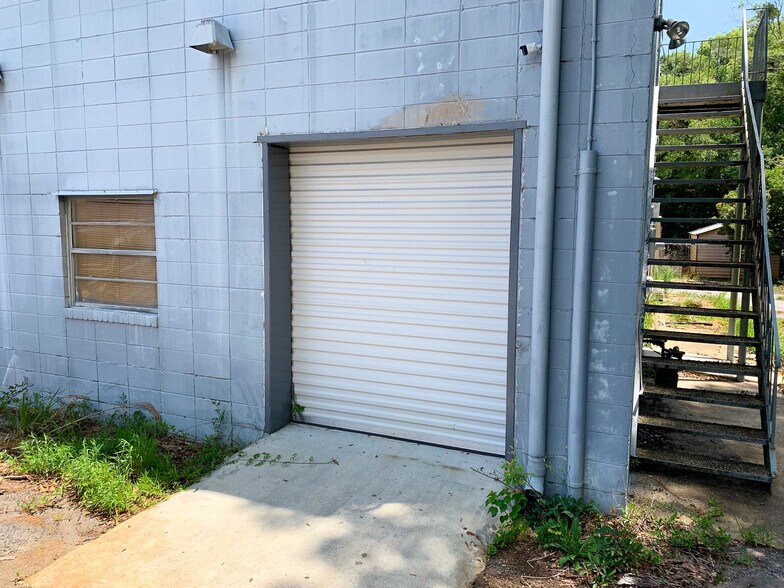More Photos Of 2465 Commercial Park Dr, Mobile Office For Lease