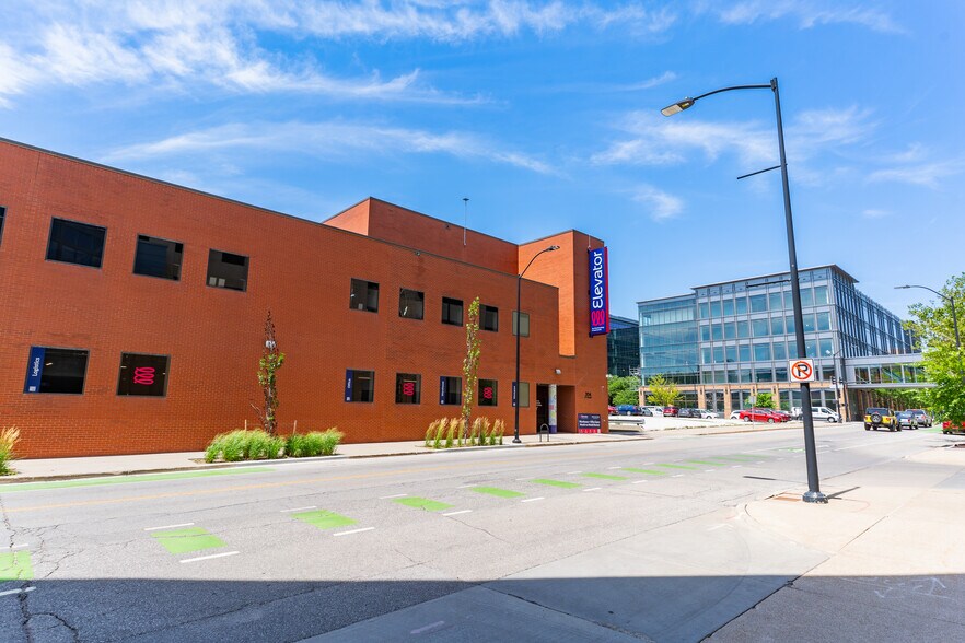 More Photos Of 204 12th St, Des Moines Office For Lease