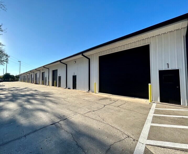 More Photos Of 2280 Avocado Ave, Melbourne Warehouse For Lease