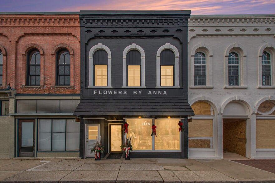 More Photos Of 111 Commercial St, Dowagiac Storefront Retail Residential For Sale