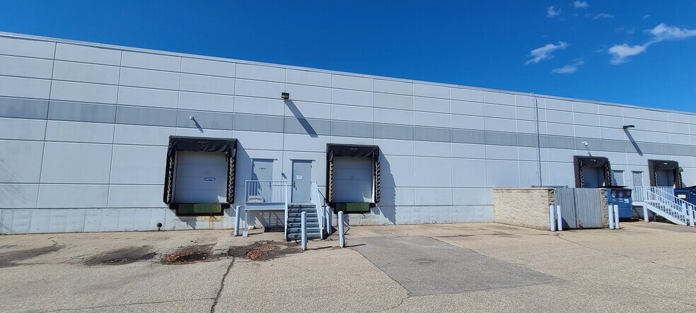 More Photos Of 2400 Pilot Knob Rd, Mendota Heights Light Manufacturing For Lease