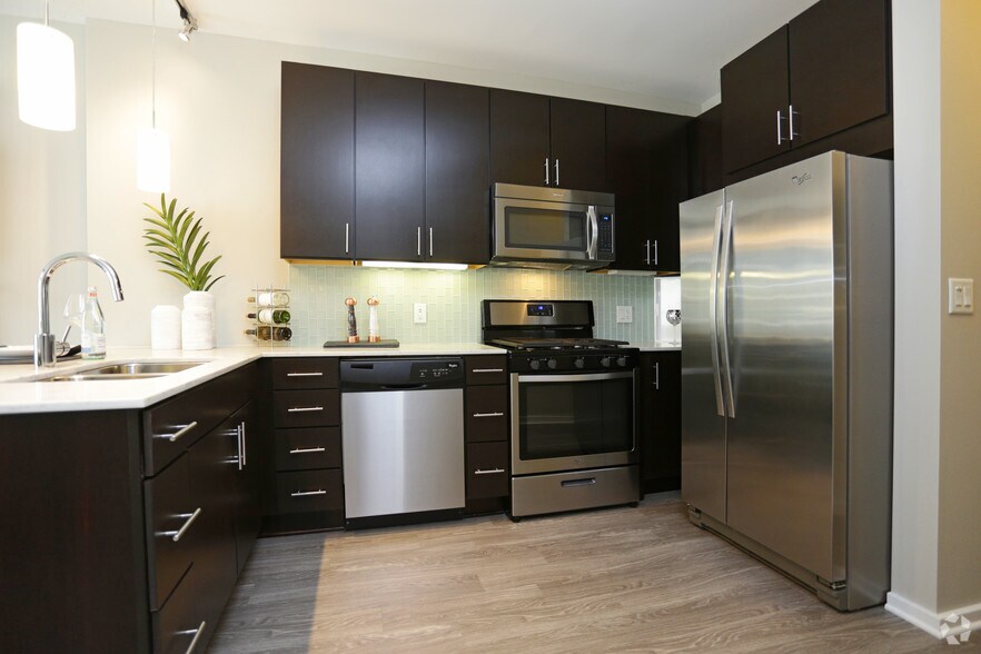 More Photos Of 123 N Desplaines St, Chicago Apartments For Lease