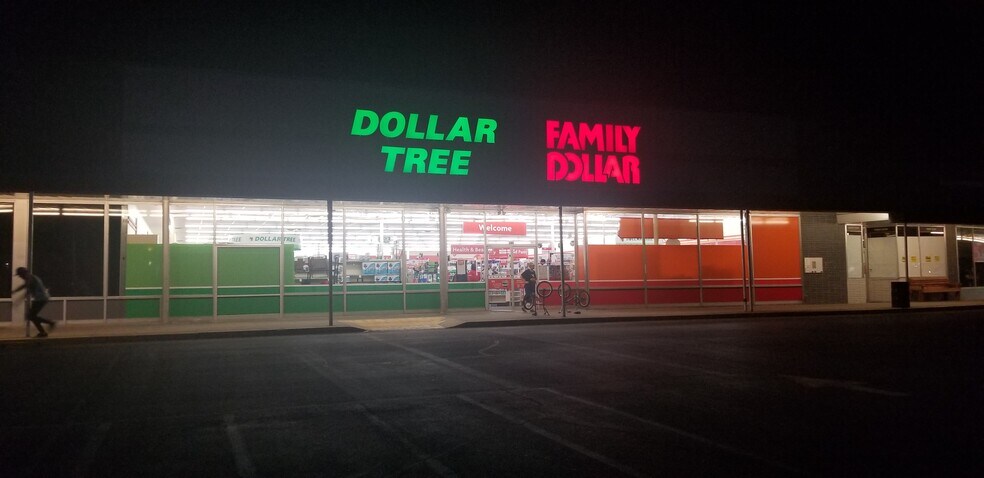 More Photos Of 423-507 Washington St, Ravenswood Storefront For Lease