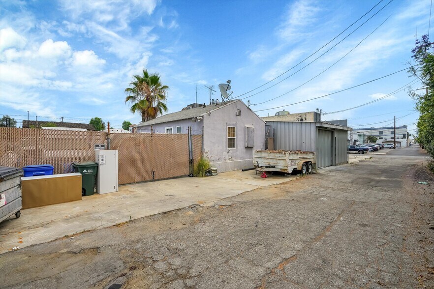 More Photos Of 4204 W Burbank Blvd, Burbank General Retail For Sale