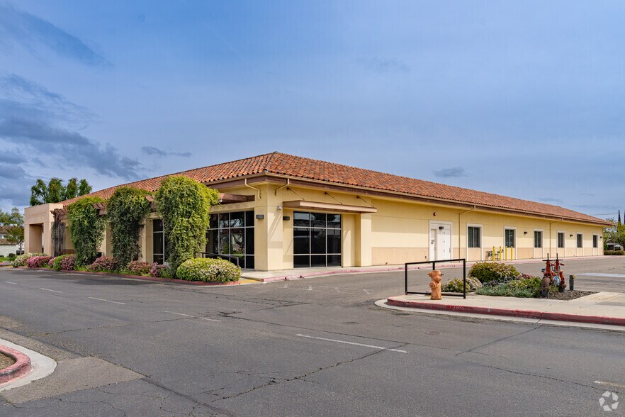 More Photos Of 649 S County Center Dr, Visalia Office For Sale