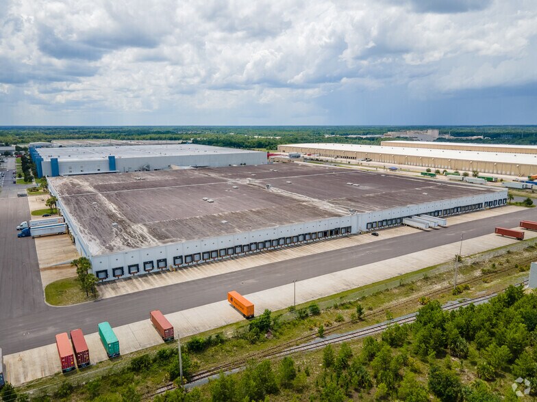 More Photos Of 1 Imeson Park Blvd, Jacksonville Warehouse For Lease