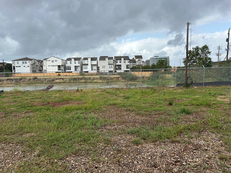 More Photos Of 844 27th st, Houston Flex For Lease