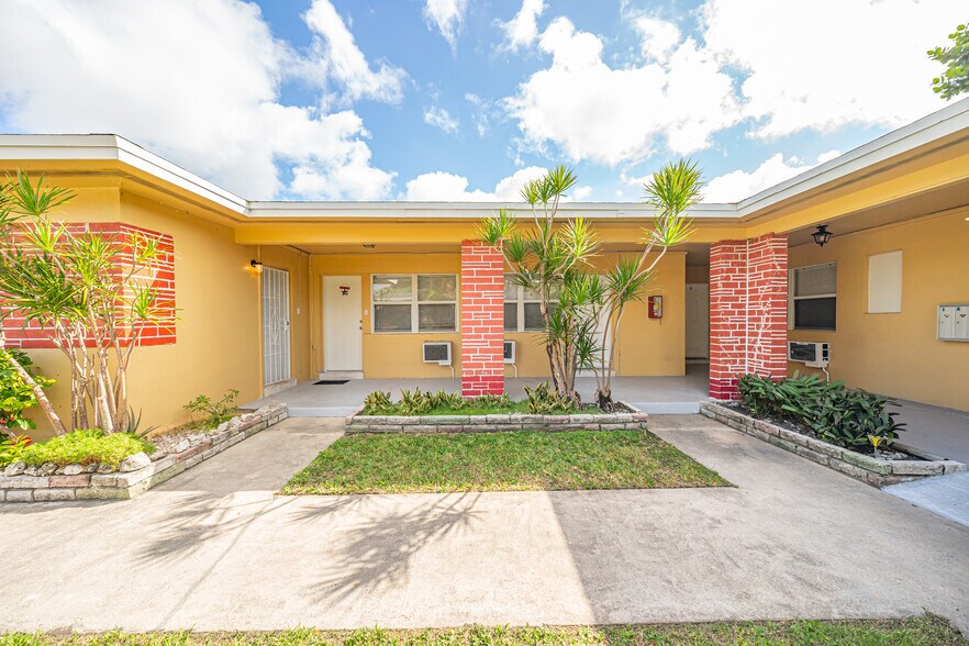 More Photos Of 112 NW 10th St, Homestead Apartments For Sale