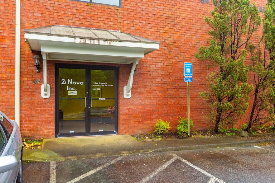 More Photos Of 94 E Crogan St, Lawrenceville Office For Lease