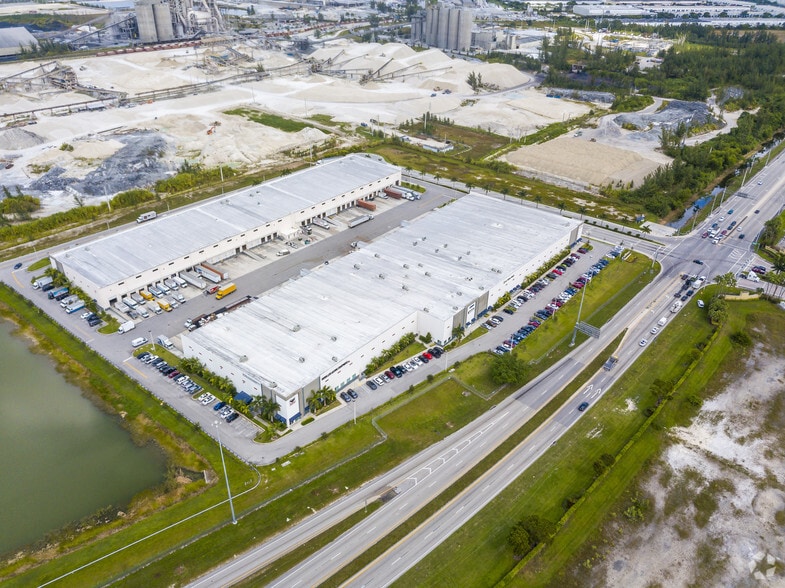 More Photos Of 11255 NW 106th St, Miami Warehouse For Lease