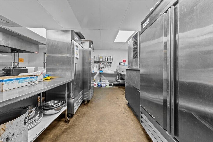 More Photos Of 130 Commerce St, Suffolk Restaurant For Sale
