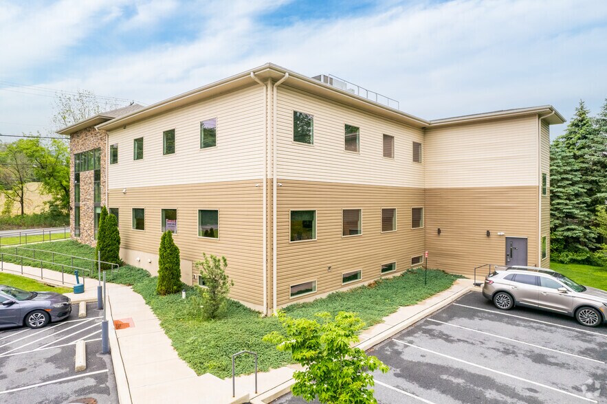 More Photos Of 5250 Freemansburg Ave, Easton Office For Lease