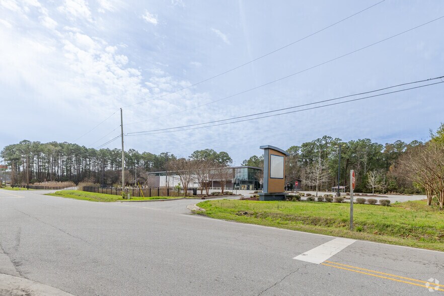 More Photos Of 553 US-70 W, Havelock Freestanding For Lease