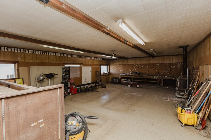 More Photos Of 410 N Commercial Ave, Sedgwick Storefront For Sale