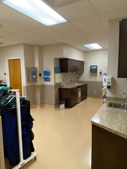 More Photos Of 461 Goffle Rd, Wyckoff Medical For Sale