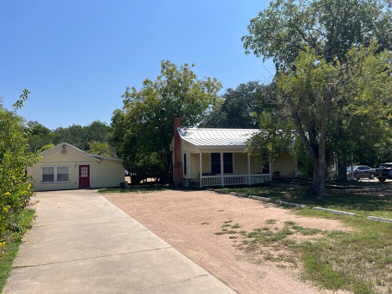 More Photos Of 211 Railroad St, Buda Medical For Sale