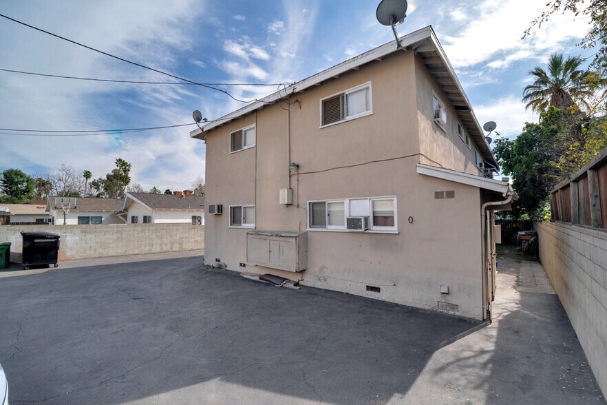 More Photos Of 13617 Leadwell St, Van Nuys Apartments For Sale