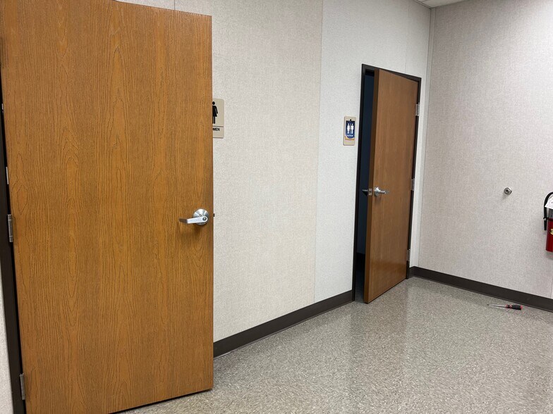 More Photos Of 1036-1062 Corporate Ln, Export Storefront Retail Office For Lease