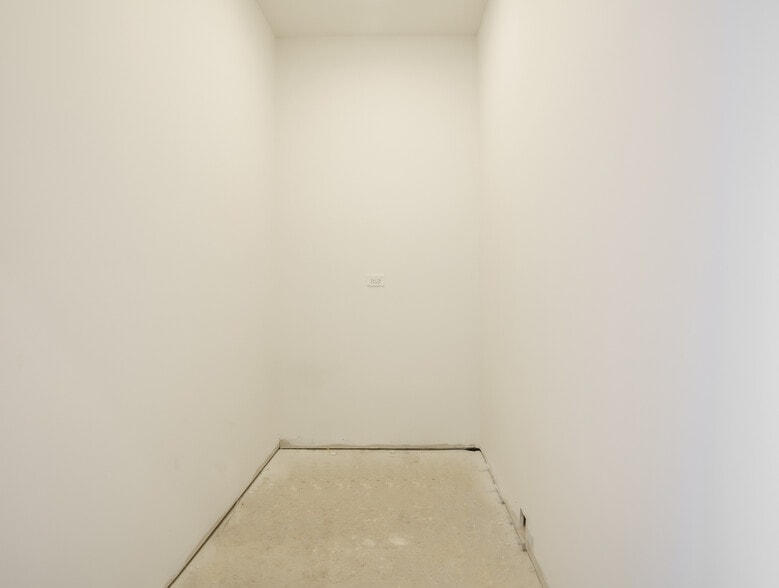 More Photos Of 3038 Steinway St, Long Island City Apartments For Lease