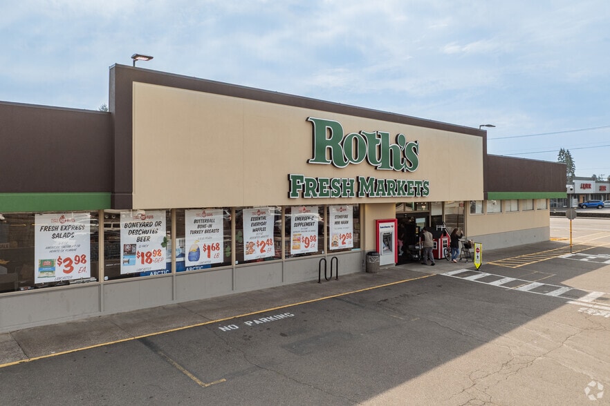 Primary Photo Of 702 Lancaster Dr NE, Salem Supermarket For Lease
