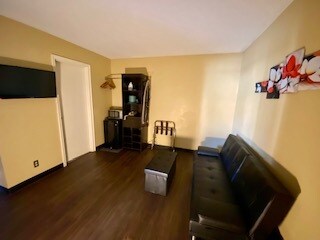 More Photos Of 529 S 4th St, Springfield Hotel For Sale