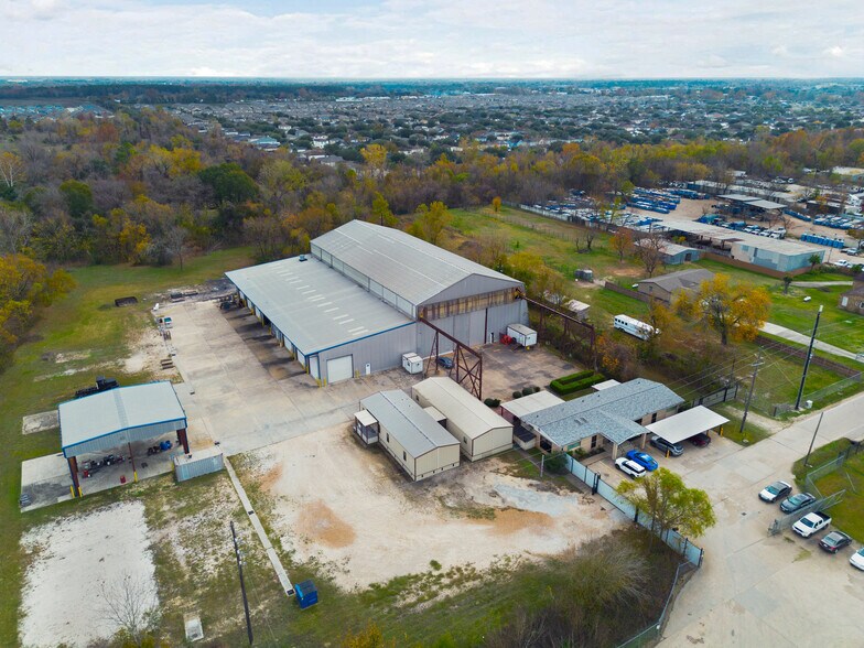 More Photos Of 12050 Proctor St, Houston Warehouse For Lease