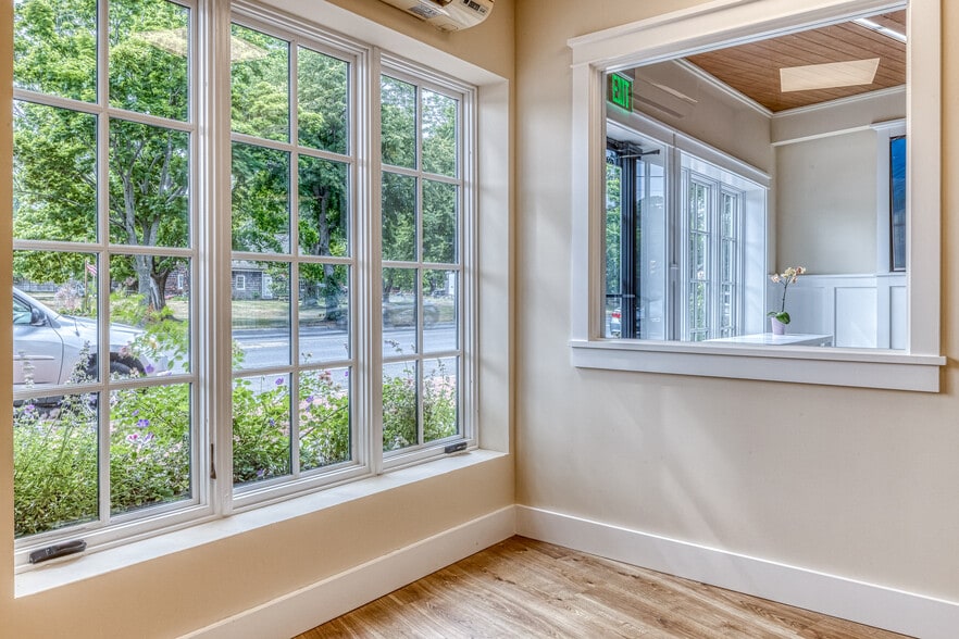 More Photos Of 126-130 N Main St, East Hampton Office For Lease