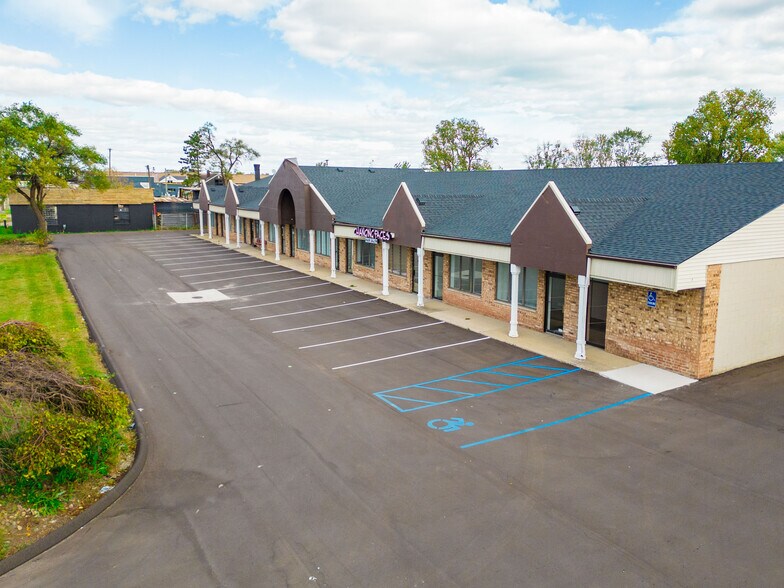 More Photos Of 14555-14747 Frazho Rd, Warren Freestanding For Lease