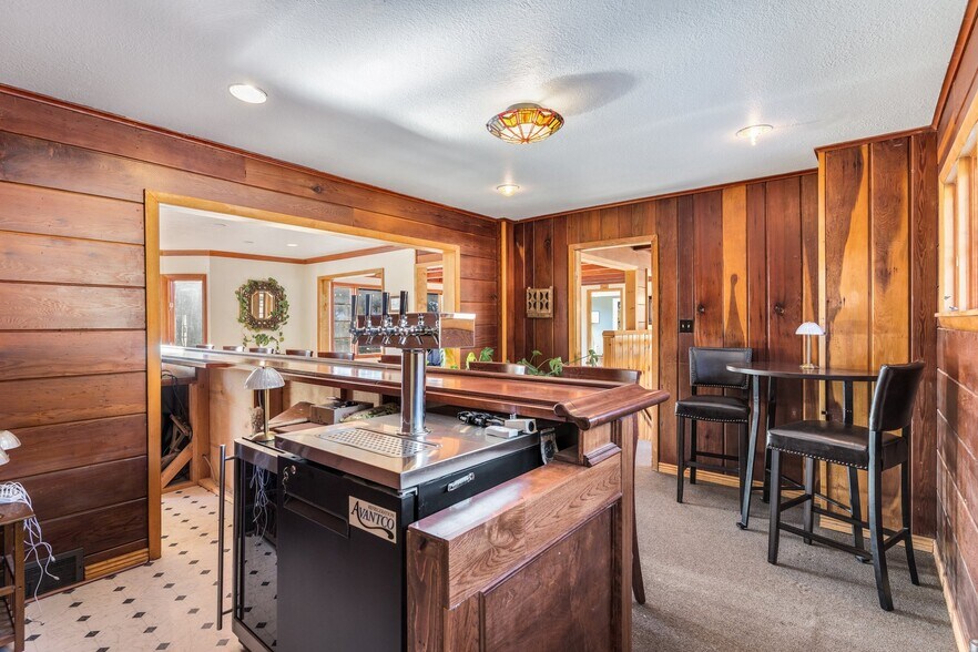 More Photos Of 8455 W US Highway 24, Cascade Freestanding For Sale