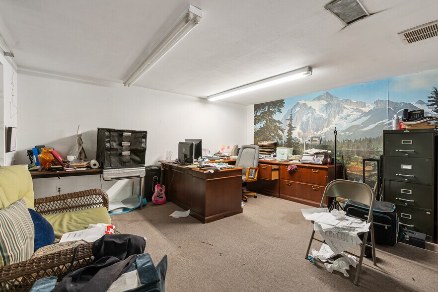 More Photos Of 2751 E Davis St, Conroe Freestanding For Sale