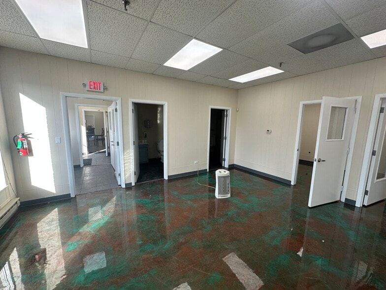 More Photos Of 2039-2041 Foster Ave, Wheeling Warehouse For Lease