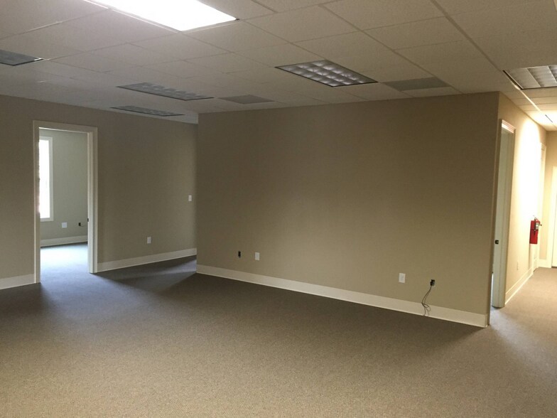 More Photos Of 2000 Northside Crossing, Macon-Bibb Office For Sale