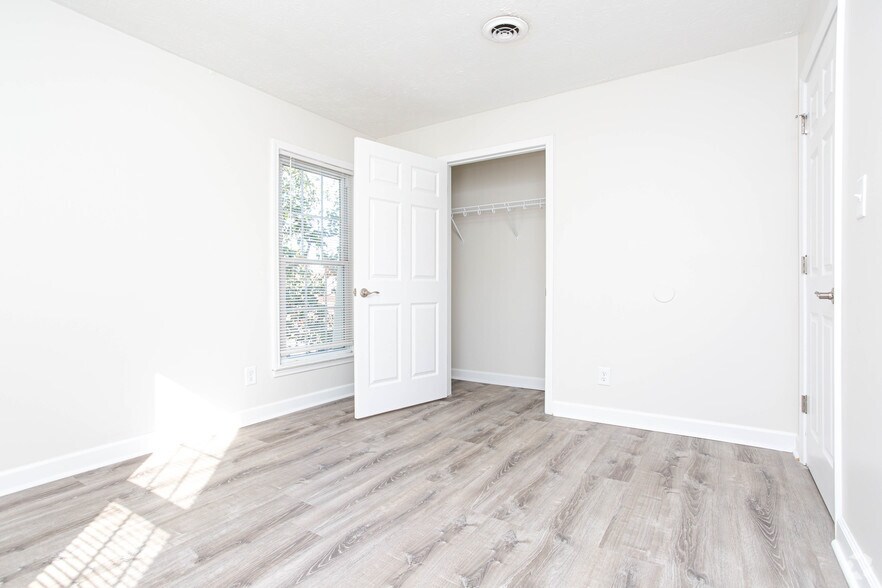 More Photos Of 2400 Woodhill Dr, Lexington Apartments For Sale