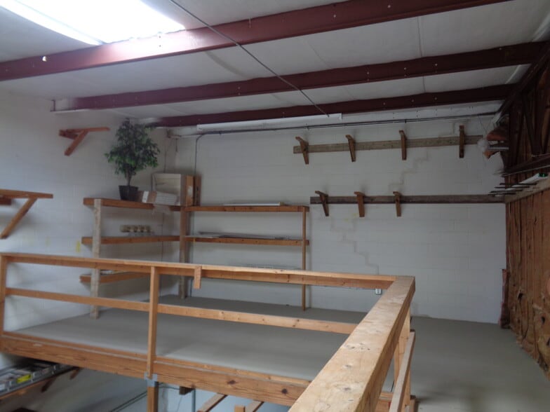 More Photos Of 6020 Deacon Rd, Sarasota Warehouse For Sale