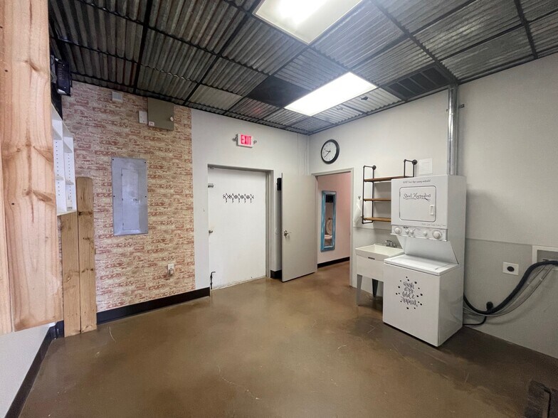 More Photos Of 4582 Cumberland Rd, Fayetteville Freestanding For Lease