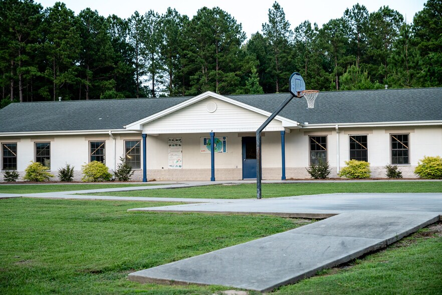 More Photos Of 626 Old River Rd, Sylvania Manufacturing For Sale