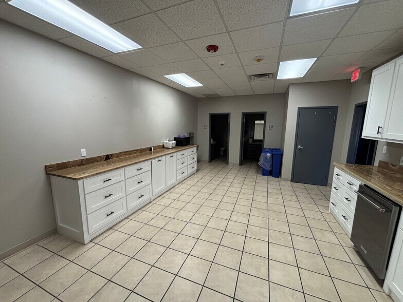 More Photos Of 7501 Jenny Lind Rd, Fort Smith Office For Sale