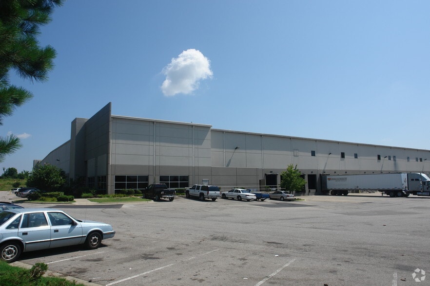 More Photos Of 710 Venture Dr, Southaven Warehouse For Lease