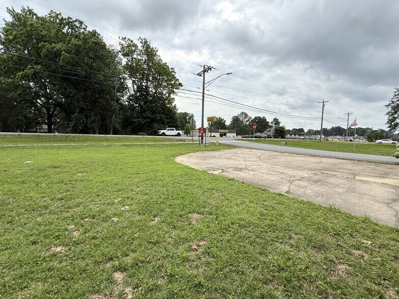 More Photos Of 608 S Pine St, Cabot Flex For Sale