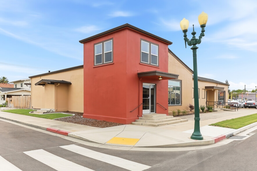 Primary Photo Of 223 N Center St, Turlock Freestanding For Lease