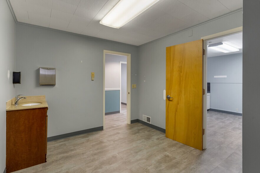 More Photos Of 151 W Washington St, Stayton Storefront Retail Office For Lease