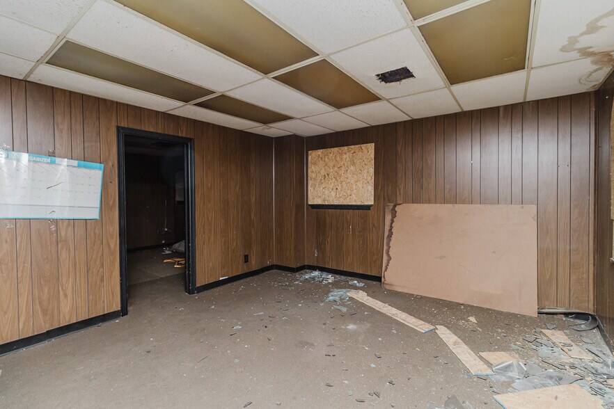 More Photos Of 470 N Seneca St, Wichita Warehouse For Sale