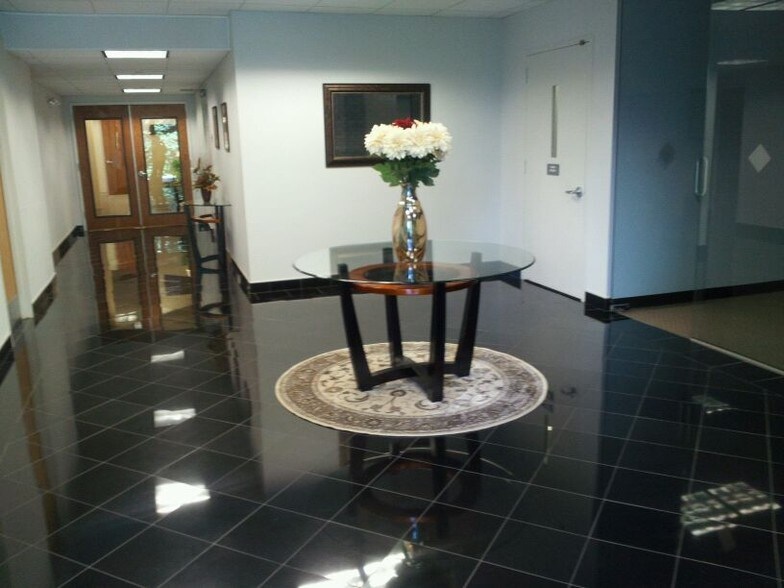 More Photos Of 1 W Red Oak Ln, White Plains Office For Lease