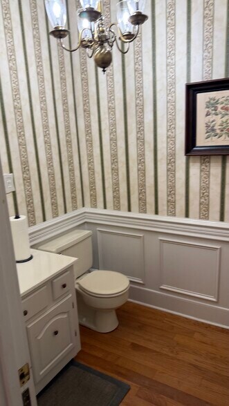 More Photos Of 191 Washington St, Barnwell Office For Sale