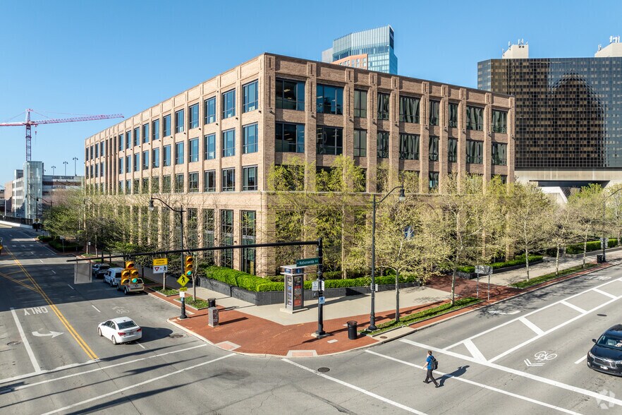 More Photos Of 10 W Nationwide Blvd, Columbus Office For Lease