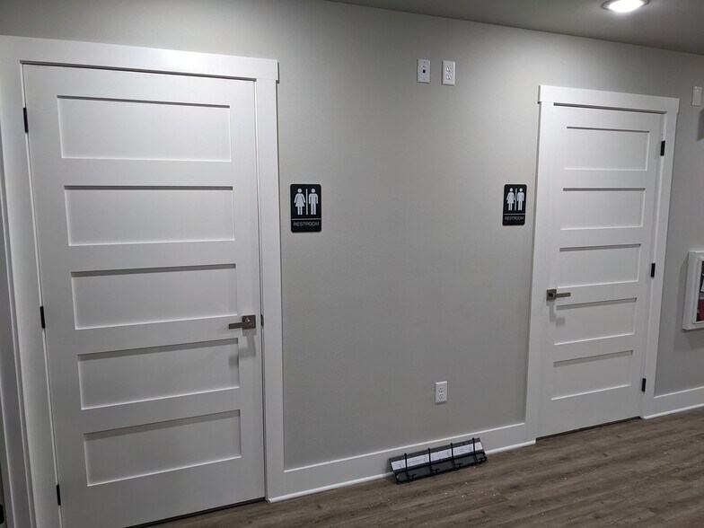 More Photos Of 105 Schumanns Beach Rd, New Braunfels Office For Lease