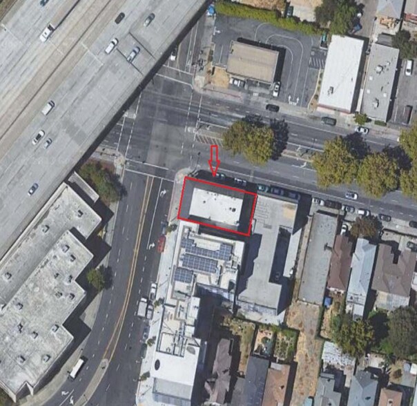More Photos Of 645 W Grand Ave, Oakland Bar For Sale